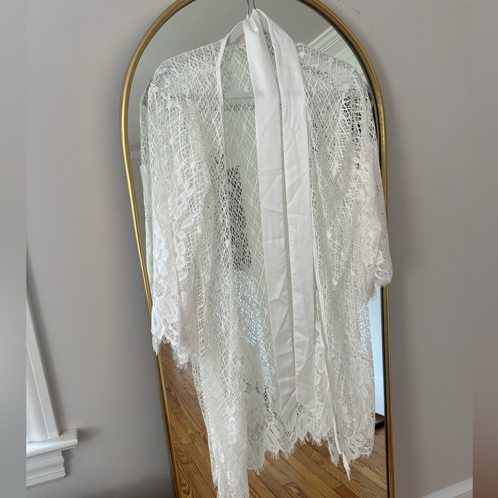 Homebodii Autumn Short Lace Bridal Robe White